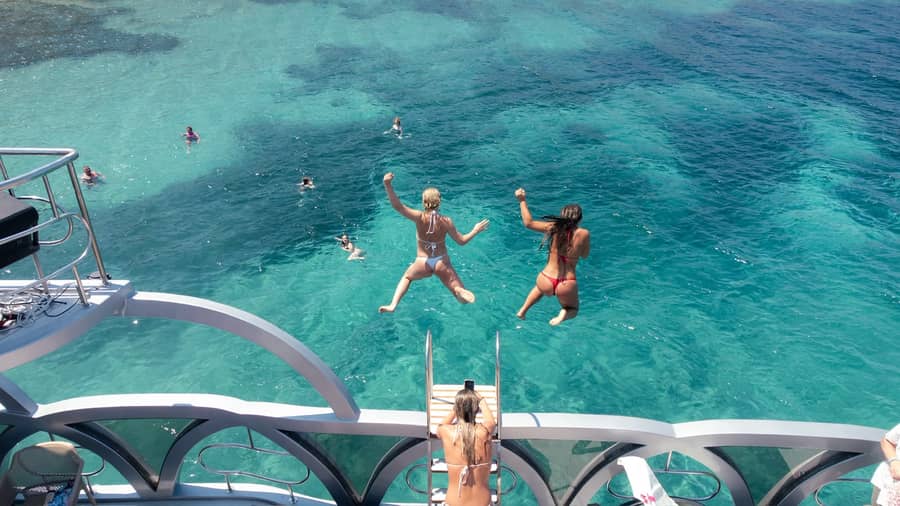 Kos Pearl Cruise Guests Jumping Into Sea