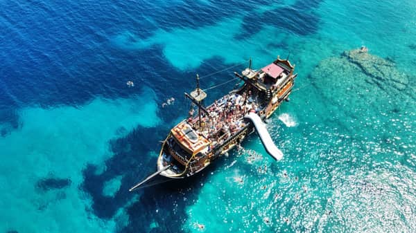 Barco De Pirata Aerial Swim Stop